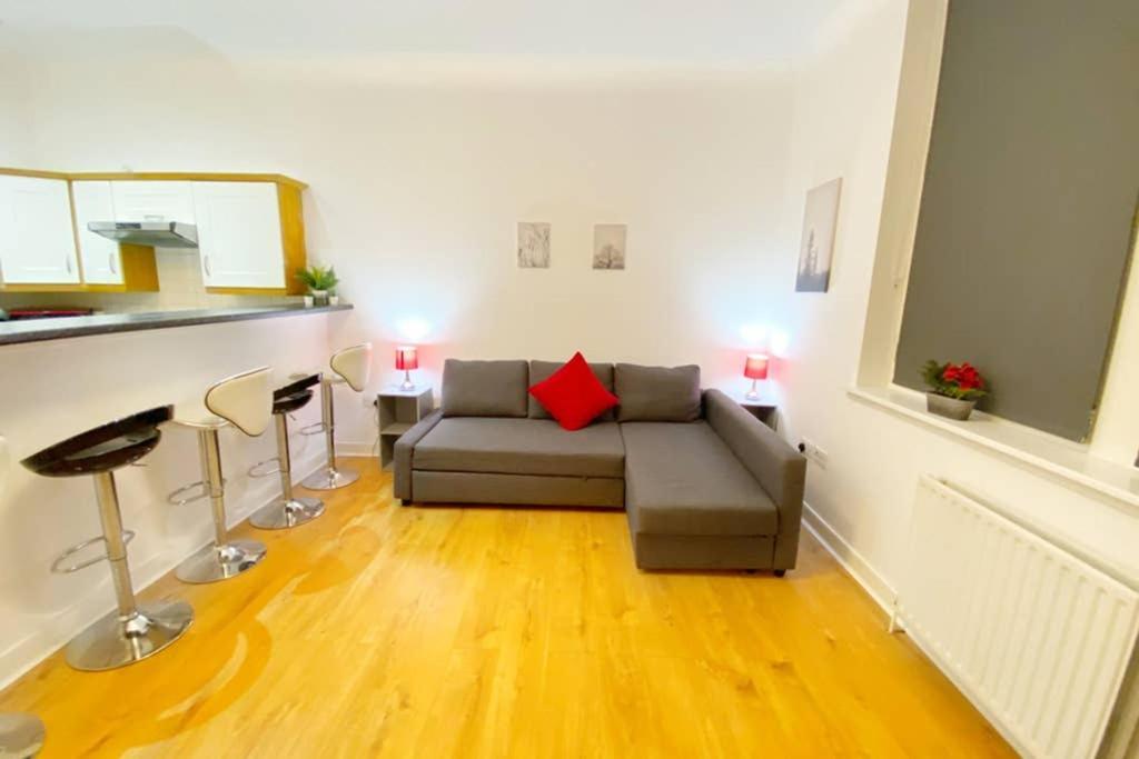 Cozy Nights - Ibrox Street Apartment Глазгоу Екстериор снимка