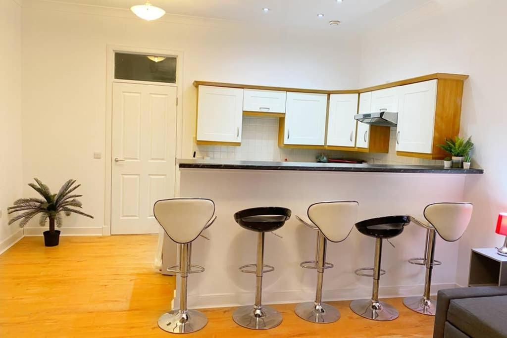 Cozy Nights - Ibrox Street Apartment Глазгоу Екстериор снимка